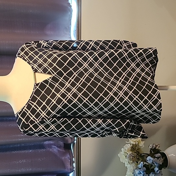 Dress Barn Tops - Dressbarn Patterned Black & White Top - Small